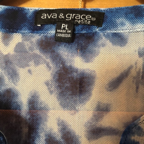 AVA & GRACE LIKE NEW TOP/LINED INSIDE,SILVER BUTTONS CLOSURE/ 3/4 ROLL SLEEVES - Picture 3 of 8